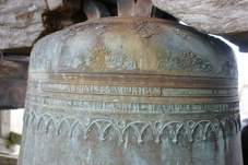 La plus grosse cloche ornée de rinceaux